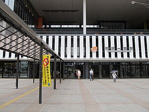 車站東口（2013年7月）