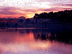 Khajubron över floden Zayanderud i Esfahan.