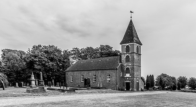 Die ev.-ref. Kirche von Landschaftspolder einschiffiger Ziegelbau mit geradem Chorschluss, erbaut 1768; Außenwände erneuert. Westturm mit rundbogigen Schallöffnungen, durch Gesimse gegliedert. 1829;