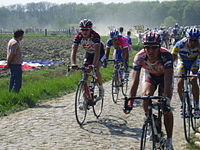 Peleton a la París-Roubaix2007.JPG