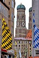 The Munich flag, the Bavarian flag and the Frauenkirche