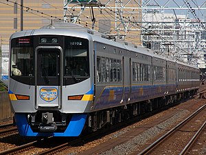 12000系（手前4両）・8000系（奥4両）による 特急「サザン」（今宮戎駅）