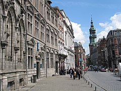 L'église Ste Elisabeth vue depuis la Grand-Place.