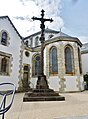 Le calvaire près de l'église paroissiale (il date de la Mission de 1887).