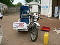 附加邊車的救護摩托車（英語：Motorcycle ambulance）