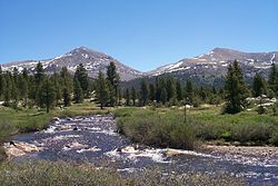 Mount Dana vlevo