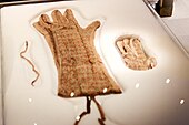 Two of the embroidered gloves found in the antechamber and annexe[83]