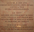 Plaque commémorative de la mairie du 16e arrondissement rappelant la réforme territoriale de 1860.