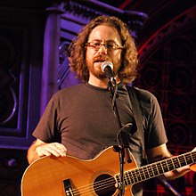 Jonathan Coulton, qui a composé la chanson Still Alive dans le premier Portal, est appelé pour écrire la chanson du générique de Portal 2, Want You Gone.