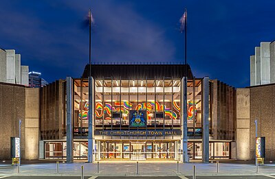 Die stadsaal van Christchurch, Nieu-Seeland, tydens die blou uur.