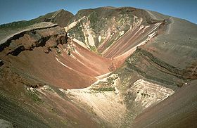 Кратер-трещина Окатания[нем.] вулкана Таравера (1986 г.). Снимок USGS.