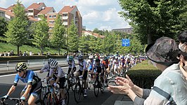 Olympische wegrit, met Olga Zabelinskaja op kop van het peloton, gevolgd door de vier Duitsers.