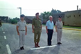 מפקד חיל האוויר האלוף עמוס לפידות עם שר הביטחון יצחק רבין, הרמטכ"ל רא"ל משה לוי ותא"ל יפתח ספקטור בבסיס תל נוף, 1984