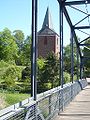 Kirche von Berkenthin von der alten Fußgängerbrücke über den Kanal aus gesehen