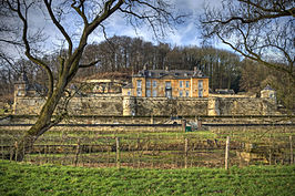 Kasteel Neercanne met de Cannerberg op de achtergrond