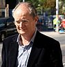 Jim Broadbent (2007) spielt den Premierminister