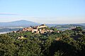 Poggio Sommavilla "Poggetto", centro storico attuale, area archeologica, sullo sfondo Civita Castellana e i Monti Cimini