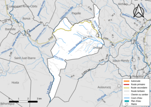 Carte en couleur présentant le réseau hydrographique de la commune