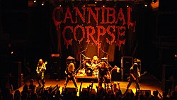 Cannibal Corpse esiintymässä vuonna 2007 Vasemmalta oikealle: Rob Barrett, Alex Webster, Paul Mazurkiewicz, George ”Corpsegrinder” Fisher ja Pat O’Brien