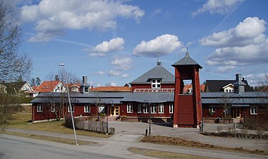 Lina kyrka i stadens nordvästra delar öppnade 1995.