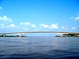 Brug over de Magdalena die Barrancabermeja met Yondo verbindt.