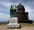 La chapelle et la statue de Cyrille et Méthode.