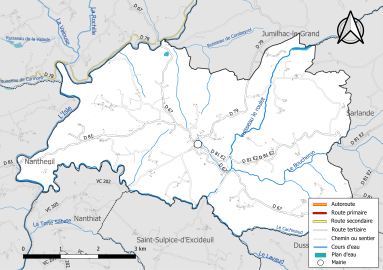 Carte en couleur présentant le réseau hydrographique de la commune