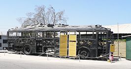 De overblijfselen van de Egged-bus, in het Eggedmuseum in Holon.