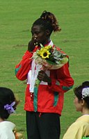 Bronzemedaillengewinnerin Eunice Jepkorir bei der Siegerehrung