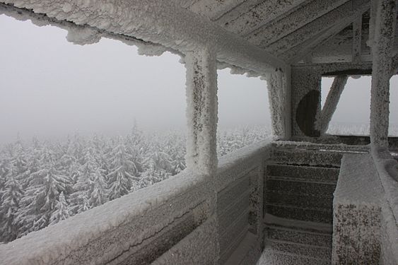 Icy beams and fog