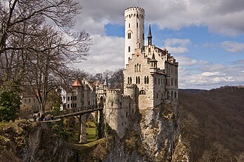 Le château de Lichtenstein, près de Lichtenstein, dans le Bade-Wurtemberg (Allemagne). (définition réelle 3 888 × 2 592)