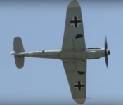 下から見たBf109G。主翼端が丸くなっている