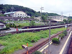 福渡駅からみた旧福渡高等学校（2009年8月撮影）