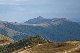 Pikuivuori (1408 m) on Lvivin alueen korkein huippu.