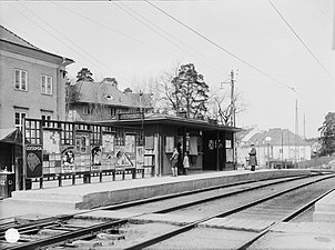 Alléparken spårvagnshållplats i Äppelviken 1931. Väntpaviljongen ritades av Waldemar Johanson.