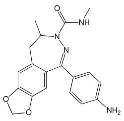 1-(4-Aminofenil)-3-metilkarbamoil-4-metil-7,8-metilendioksi-3,4-dihidro-5H-2,3-benzodiazepin