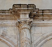 Corinthian capital at the Hôtel de Lamamye.