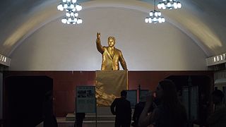 A statue of Kim Il Sung at Kaesŏn Station