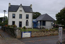 The town hall in Peumerit.