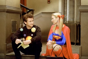 FRIENDS, Sean Penn, Lisa Kudrow, 'The One With The Halloween Party', (Season 8, epis. #806, aired 11/01/2001), 1994-2004, © Warner Bros. / Courtesy: Everett Collection