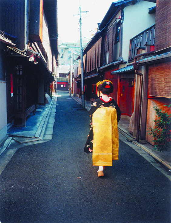 祇園界隈のおしろいとびん付け油のかおり