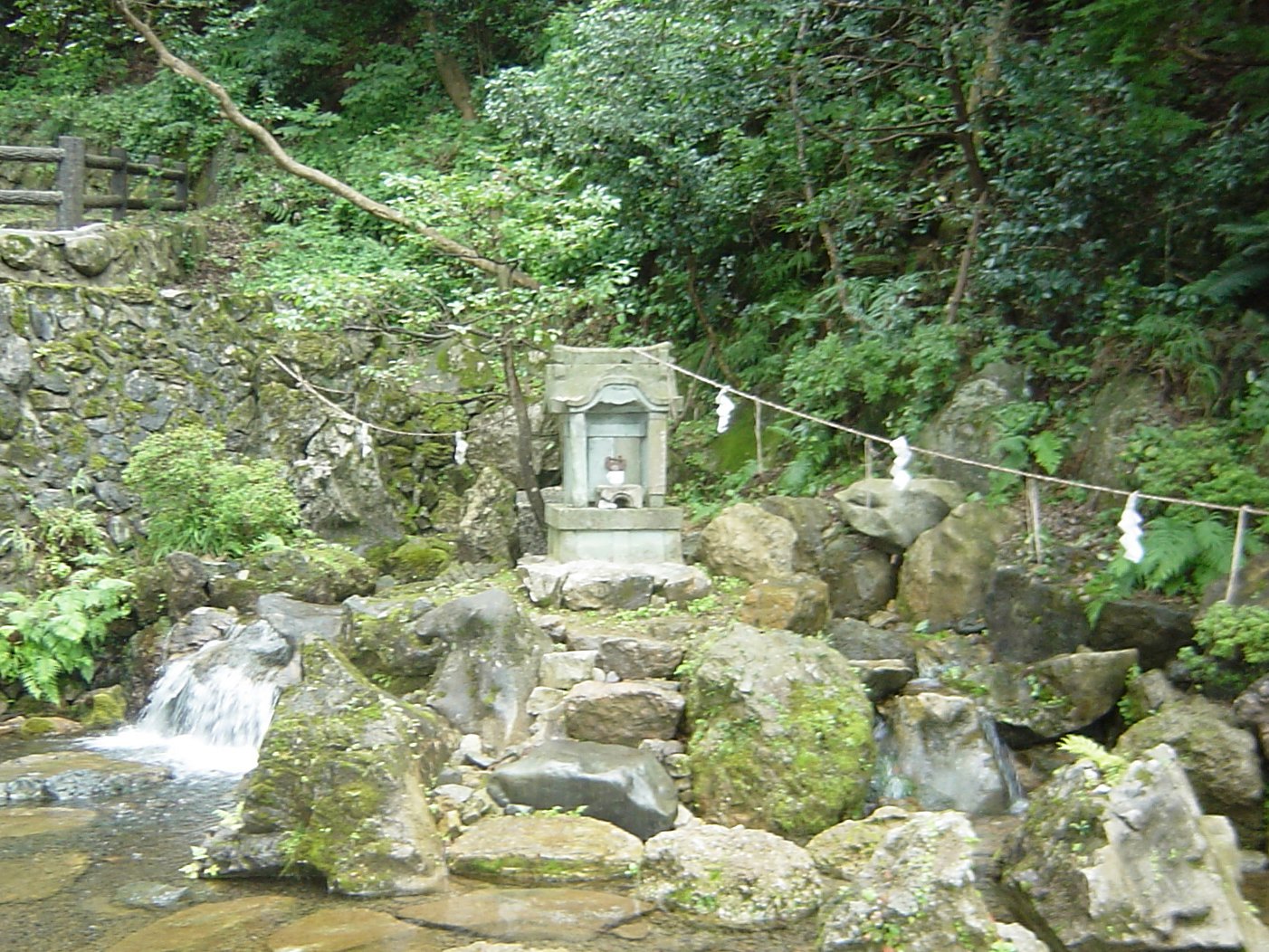 泉神社湧水