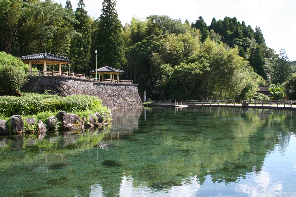 霧島山麓丸池湧水