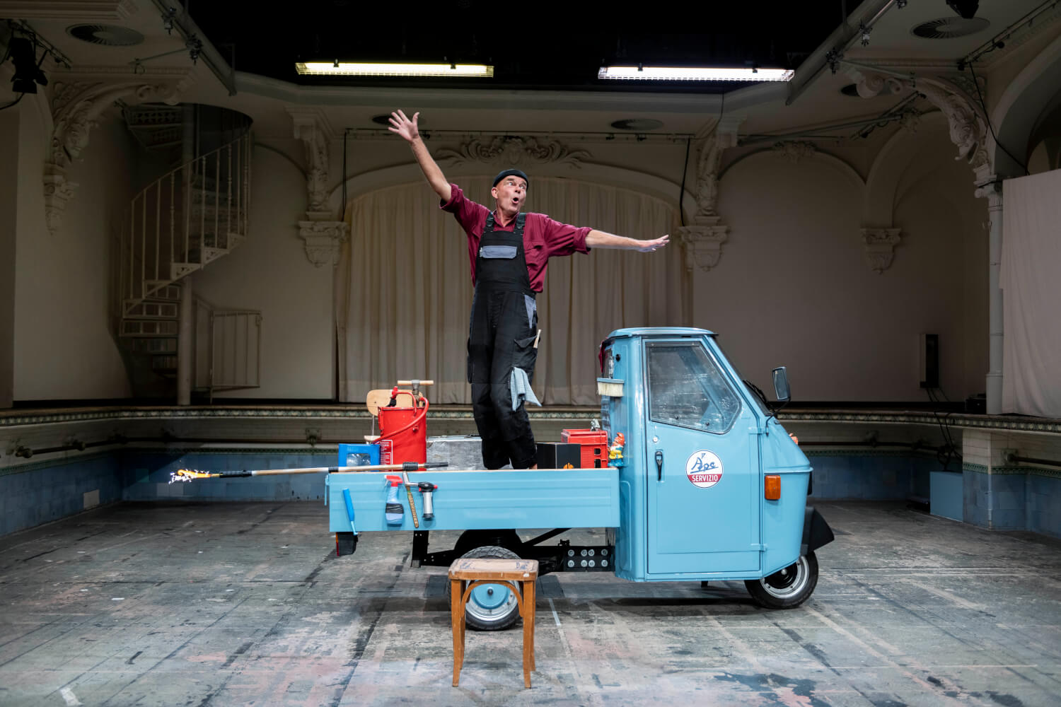 Szene aus "Hey, hey, hey, Taxi!" am Theater im Marienbad