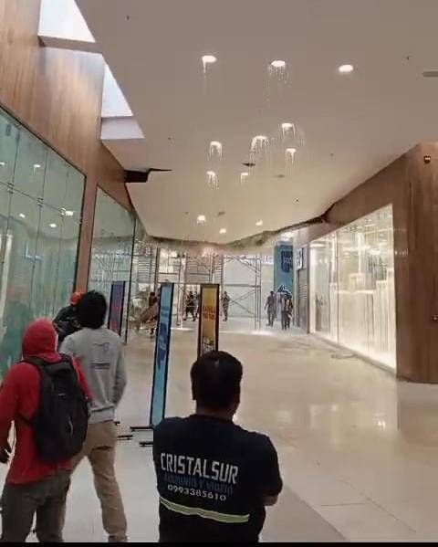 El tumbado de un centro comercial de Machala se desplomó a dos días de su inauguración