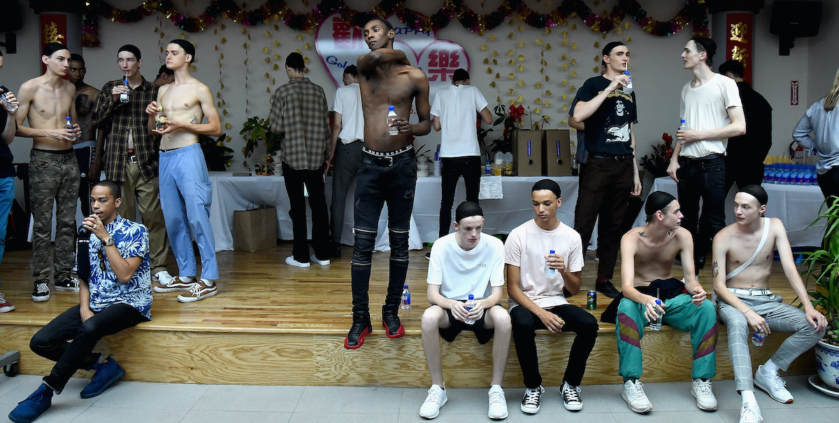 Il backstage di una sfilata di Raf Simons, New York, luglio 2017
( Nicholas Hunt/Getty Images)