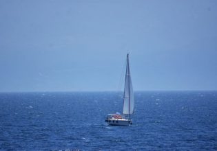 Βύθιση ιστιοφόρου: Από ελικόπτερο της Πολεμικής Αεροπορίας διασώθηκαν οι οκτώ επιβάτες σκάφους στα «Λέβιθα»