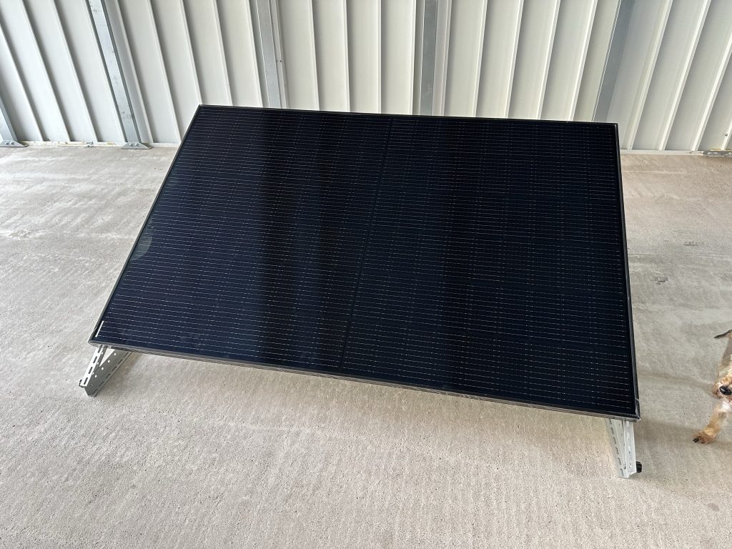 EcoFlow Powerstream Balkonkraftwerk Solarpanel aufgestellt