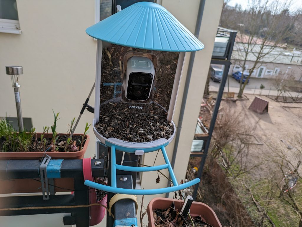 NETVUE Birdfy Wildkamera von vorne montiert v1