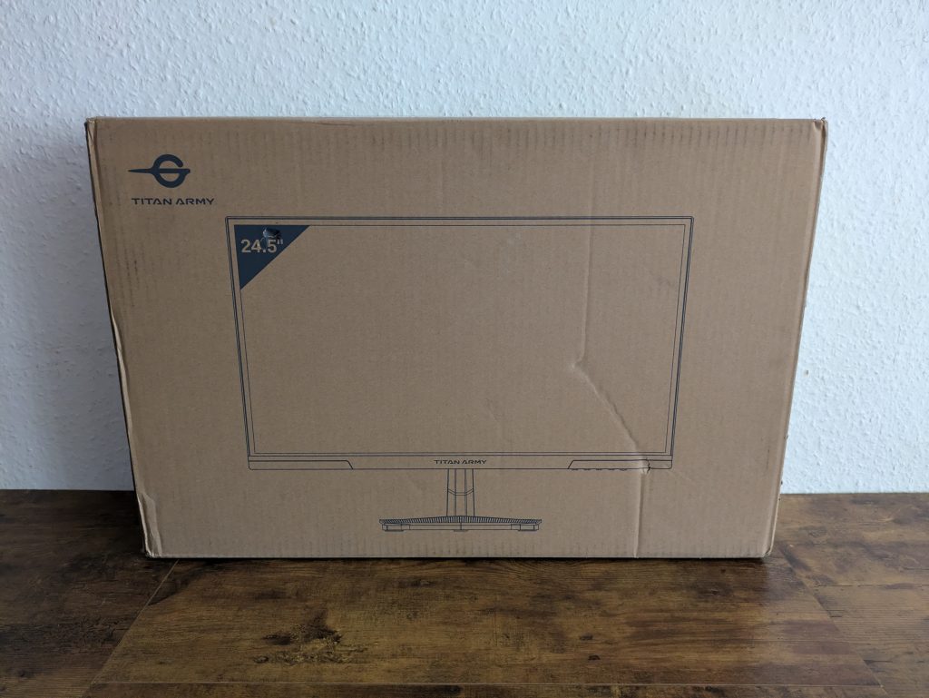 Verpackung des Titan Army P2510S Gaming-Monitors von vorne